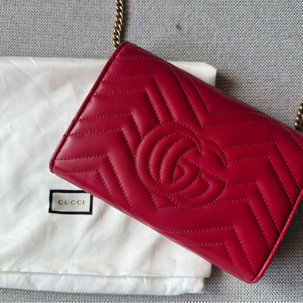 Gucci Burgundy Quilted Crossbody Bag - Picture 3 of 5
